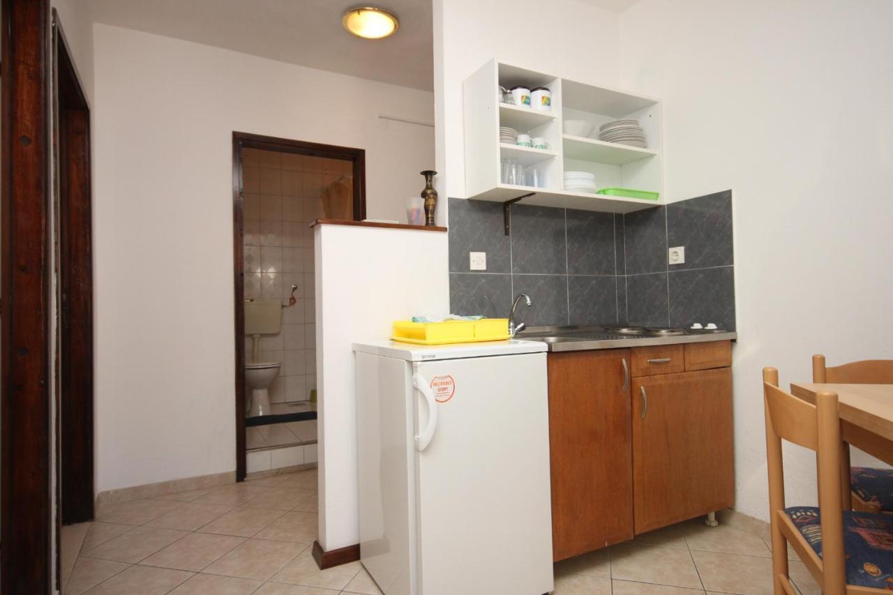 Apartments By The Sea Drvenik Donja Vala, Makarska - 6756 Exterior photo