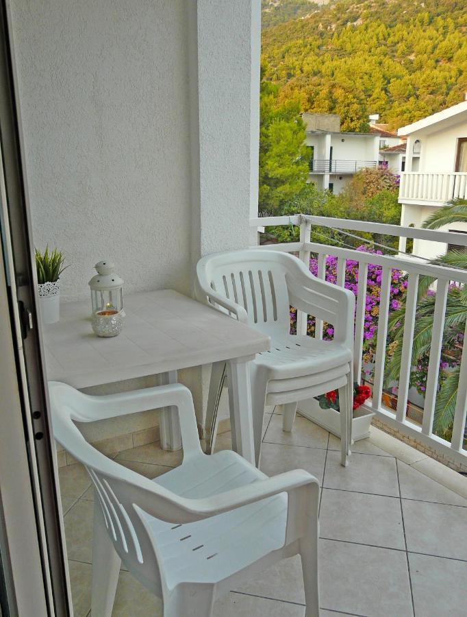 Apartments By The Sea Drvenik Donja Vala, Makarska - 6756 Exterior photo